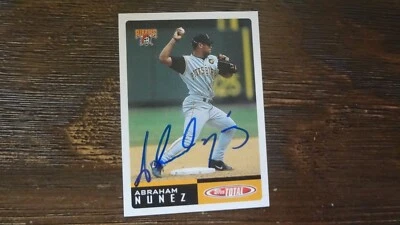 Tarjeta de béisbol 2002 Topps Total Abraham Núñez autografiada Foto 1 de 2