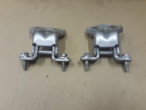 2000 01 2002 2003 VOLVO S40 Rear Right Passenger Side Door Hinges G052 - Picture 1 of 3