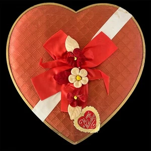 1930s Antique Large Heart Shaped Valentine Chocolate Candy Box Vintage - Picture 1 of 11