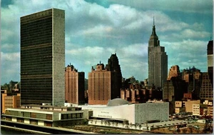 Aerial view of the United Nations Headquarters NEW YORK CITY CHROME POSTCARD D10 - Picture 1 of 2