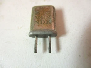 NDK R-2 Radio Crystal 26.520 MHz 1mm / 0.04in X 6mm long X 5mm Spaced Leads Vtg - Photo 1/2
