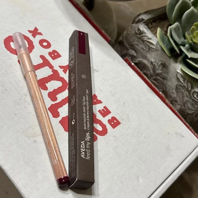 Aveda Feed My Lips Pure Nourish-Mint Lip Liner - Currant 05 Y3N4r4 - Image 1 of 2