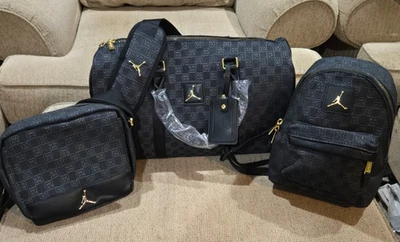 Jordan Nike Monograma Logo Jacquard Mini Mochila, Lona 25L, Bolso Mensajero Nuevo con Etiquetas Foto 1 de 4