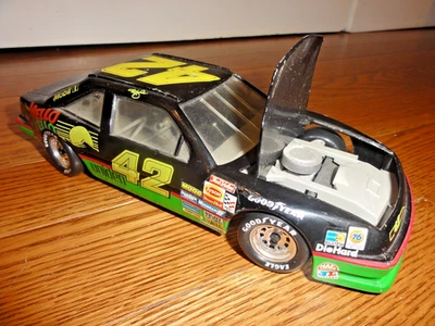 Revell 1991 Pontiac Grand Prix NASCAR Race Car #42 Kyle Petty Mello Yellow 1:24  - Image 1 of 4