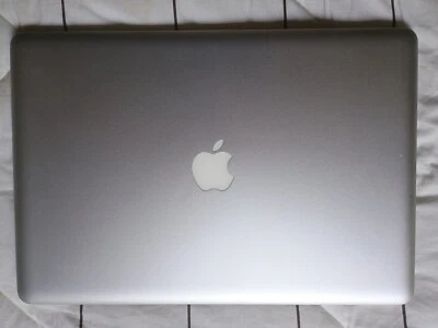 Macbook Pro 15" i7 late 2011 - SSD 1TB – RAM 16GB - Tastiera Qwertz - OS Linux - Immagine 1 di 4