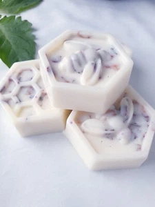Inspired Scents, Bee and Honeycomb large wax melts, Vegan, Hand Made, 4 Melts - Picture 1 of 7
