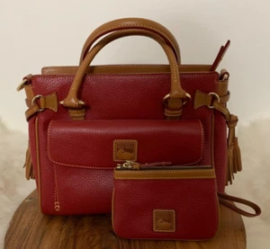Neu ohne Etikett - Dooney & Bourke rot Medium Tasche Umhängetasche Handtasche Kieselleder - Bild 1 von 12