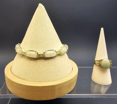Sterling Silver Jadeite & Peridot Bracelet 7½ in & Ring Size 7½ Set - Image 1 of 4
