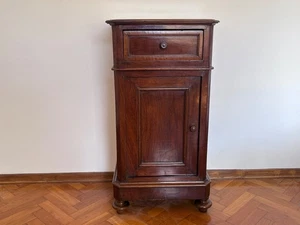 Comodino in noce seconda metà del XIX sec. in stile Luigi filippo.Centro Italia. - Foto 1 di 24
