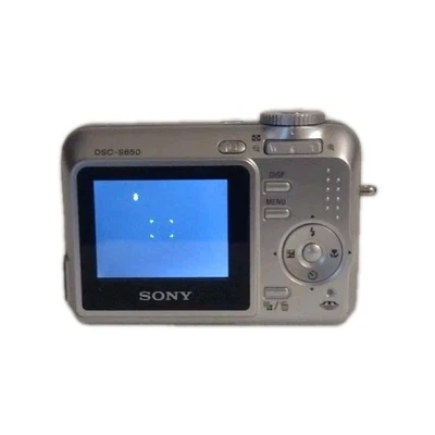 Sony Cyber-Shot DSC-S650 Silver 7.2MP digital compact camera - PARTS or REPAIR  - Image 1 of 4