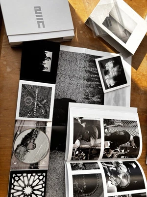 U2 - No Line On The Horizon (Box-Set mit CD, DVD, Buch und Poster) - Bild 1 von 4