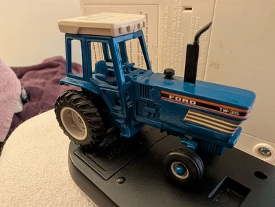 POWERFUL FORD TW-35 TRACTOR W CAB PERFECT DETAILS MFG 1970'S 1:64 SCALE  - Image 1 of 4