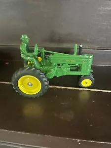 ERTL John Deere modello A scala 1/16 con uomo - Foto 1 di 5
