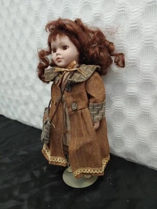 Porzellanpuppe 11,5-12 Zoll kleines viktorianisches Mädchen mit Ständer - Bild 1 von 4