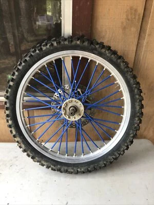 Yamaha YZ 250 F 2002 rueda delantera y eje  Foto 1 de 4