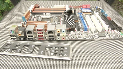 Desktop Board ASUS P6T Deluxe V2 Intel X58 ATX 1366 Socket con placa posterior - Imagen 1 de 4