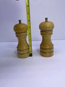 Vintage Holz Set Salz & Pfeffermühle Mühle 5,5" gedrechseltes Holz hergestellt nie benutzt - Bild 1 von 4