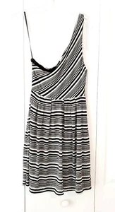 NUEVO CON ETIQUETAS UO COINCIDENCE & CHANCE Mujer Talla S Negro Gris Rayas Vestido Un Hombro - Imagen 1 de 4