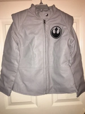 Disney Store Star Wars Rey Chaqueta de Cuero Sintético Gris Logo Starbird Talla 7-8 Nueva con Etiquetas Foto 1 de 4