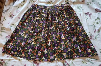 Ladies MODCLOTH Green Back Zip Skirt w Pockets, Colorful Mushrooms, Plus 1X  - Image 1 of 3