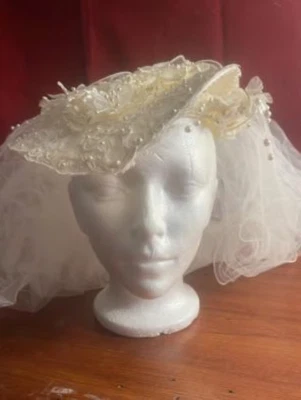 Sombrero Fascinator Vintage Años 80 Con Velo Blanco Excelente Estado Foto 1 de 4