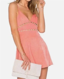 NUEVO CON ETIQUETAS NBD M Vestido Coral Melocotón Ajuste y Acampanado Mini Corte Perla Brillante 126392 - Imagen 1 de 4
