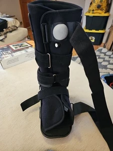 DonJoy MaxTrax Air Ankle Walker Brace, schwarzer Wanderschuh - Größe M - Bild 1 von 8