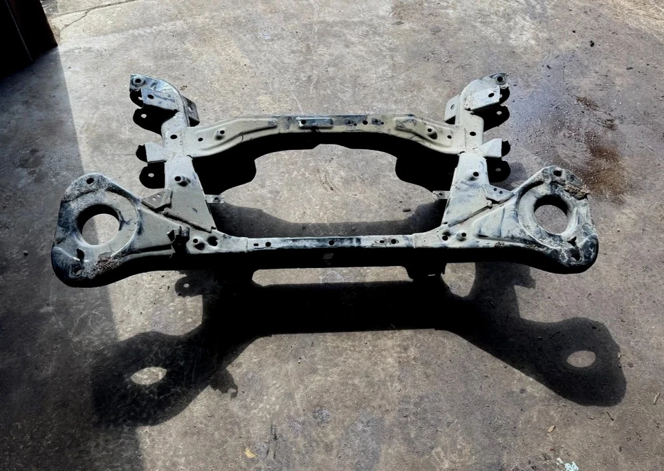 2005-2015 Nissan Armada Cradle Rear Crossmember/K-Fram Suspension Subframe OEM - Image 1 of 2