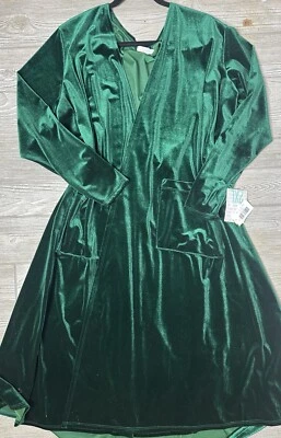 NWT Lularoe 2XL Sarah Solid Emerald Green Velvet Elegant Holiday Sweater - Image 1 of 2
