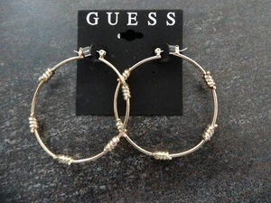 Neu mit Etikett Guess goldfarbene Creolen & Huggie Ohrringe 1 7/8" breit - Bild 1 von 3