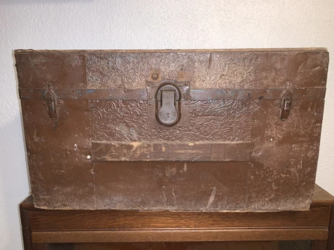 Antique 1800's  Flat Top Streamer Trunk Eagle Lock Company “ No Key” Cover