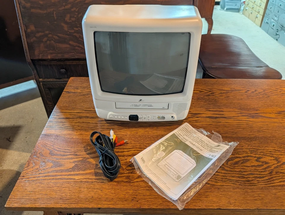 Zenith TVBR1325W 13英寸CRT电视/VCR组合VHS带手动,前输入,复古游戏 — 第 1/4 张图片