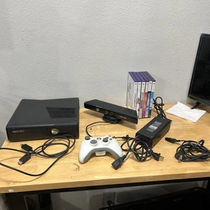 Microsoft Xbox 360 Slim HDD Console Nera, Cavi, 6 Giochi, Kinect, Archiviazione? Wrks - Foto 1 di 14