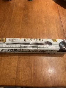 Varita de Mago Misterioso Harry Potter Serie Mortífago Edición Especial Contiene 1 de 9 - Imagen 1 de 2