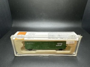 N-SCALE- CON COR 40' SINGLE DOOR BOX CAR BURLINGTON NORTHERN #001-147103 V.1025 - Picture 1 of 4