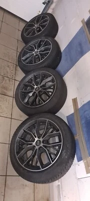 17 Zoll Michelin Allwetterreifen mit Momo Alu-Felgen - Bild 1 von 4
