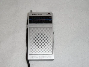 Realistic AM/FM Stereo Mate Handheld Radio #12-118 Works - Picture 1 of 11