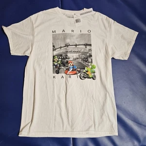 Mario Kart Shirt Herren Large Weiß 2023 Nintendo Luigi Yoshi Grafik Tee Neu - Bild 1 von 7