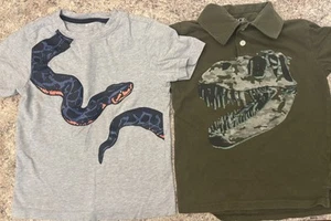 2 Camicie Maniche Corte Ragazzo Luogo Bambini Gymboree Taglia 5 Serpente Dinosauro - Foto 1 di 17