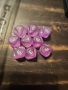 Juego de diez dados poliédricos morados con blancos de 10 caras DnD - Imagen 1 de 1