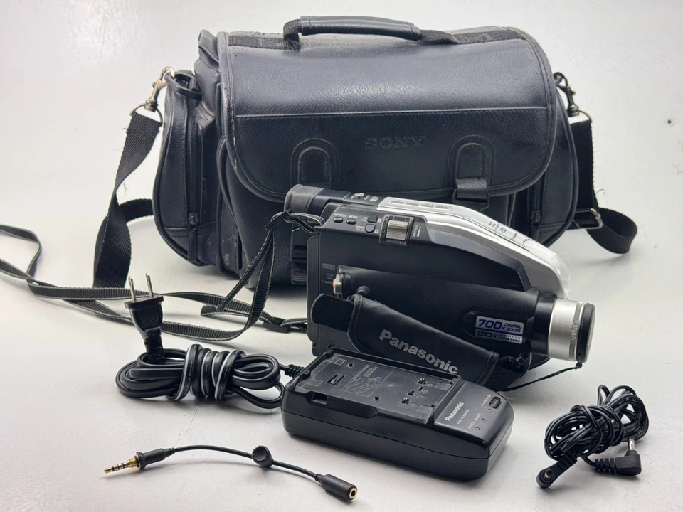 Vintage Panasonic PV-L354D VHS-C Palm Corder Camcorder Bundle Battery Charger - Image 1 of 4