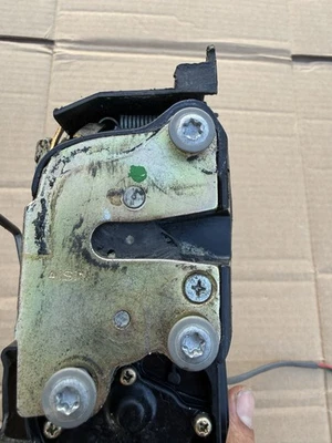 1997 to 2001 Toyota Camry door lock latch actuator LEFT FRONT USED OEM TESTED - Image 1 of 4