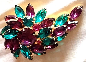 VINTAGE LARGE Gold Tone Purple Teal Emerald Rhinestone Floral Brooch Pin Unsign - Picture 1 of 6