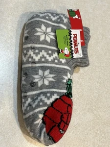 Peanuts Snoopy Gray Woman's Grip Slippers Socks Size 4 - 10 Christmas NWT - Picture 1 of 4