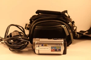 Sony Handycam DCR-SX65 Digital Camcorder Zeiss 70x Zoom w/ Battery & Power cable - Picture 1 of 10