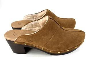 Zoccoli UGG Kassie donna marroni scamosciati foderati mulo taglia 11 borchie - Foto 1 di 9