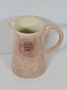 Keramik Crest Collection Wasserkrug beige - braun mit geprägtem Wappen 9" hoch - Bild 1 von 12