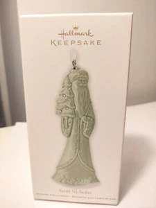 Hallmark Andenken 2012 Nikolaus grüne Glasur Keramik Neu im Karton Ornament - Bild 1 von 6