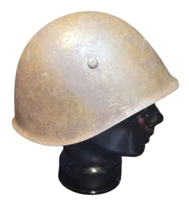 Casco de acero fascista italiano M33 Segunda Guerra Mundial carcasa bronceado desierto repintado aspecto norteáfrica Foto 1 de 4