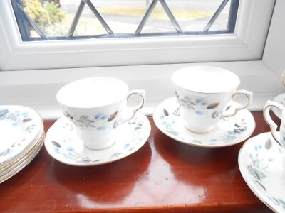colclough linden 4x cups 3x saucers large type GC - image 1 of 2
